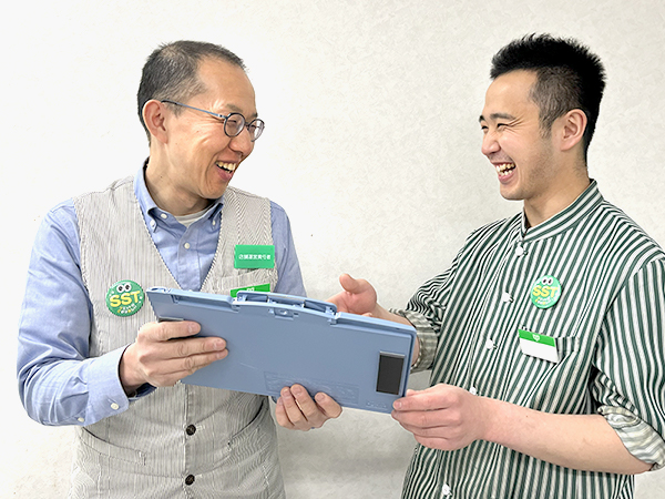 社員と話す様子