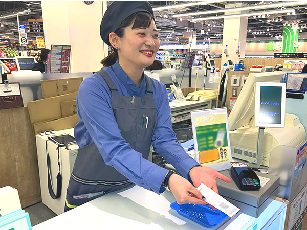 チェックスタンド部門の社員写真
